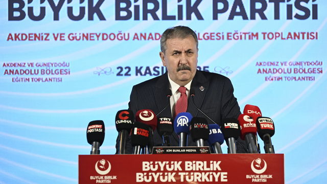 BBP Genel Başkanı Destici, partisinin eğitim toplantısında konuştu: