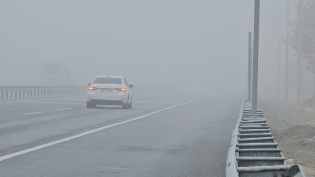 Bitlis'te yoğun sis etkili oldu: Görüş mesafesi sıfıra düştü