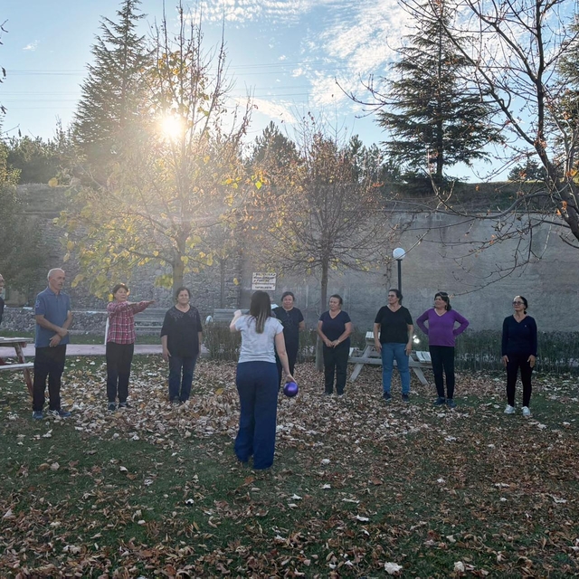 Bahadın Yaşlanma Vakfı'ndan yaşlılara fizik tedavi hizmeti