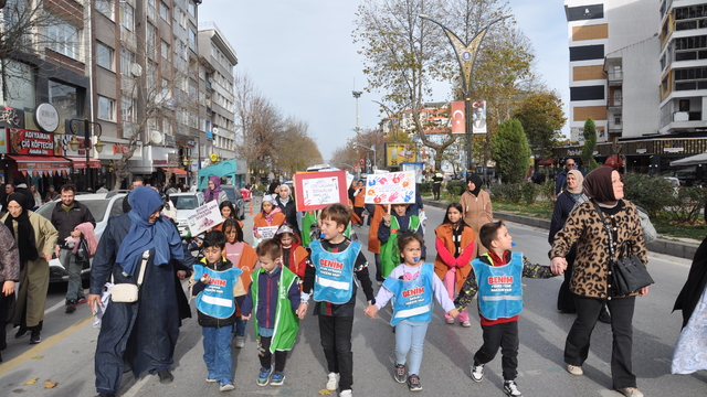 Kütahya'da çocuklar Filistinli akranlarına destek için yürüdü