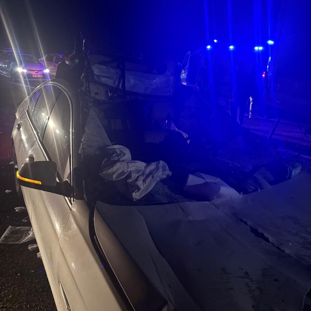 Diyarbakır'da TIR ile otomobil çarpıştı: 2'si ağır 3 yaralı