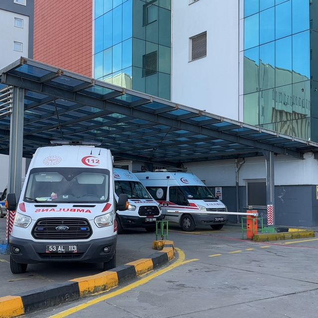 Rize'de yurtta tatlı yiyen 40 öğrenci hastanelik oldu