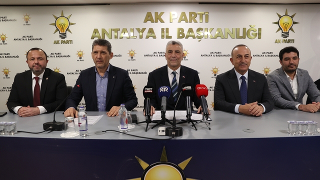 Ticaret Bakanı Bolat, Antalya'da partililerle buluştu: