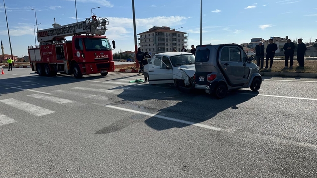 Çorum'da otomobil ile elektrikli araç çarpıştı: 3 yaralı