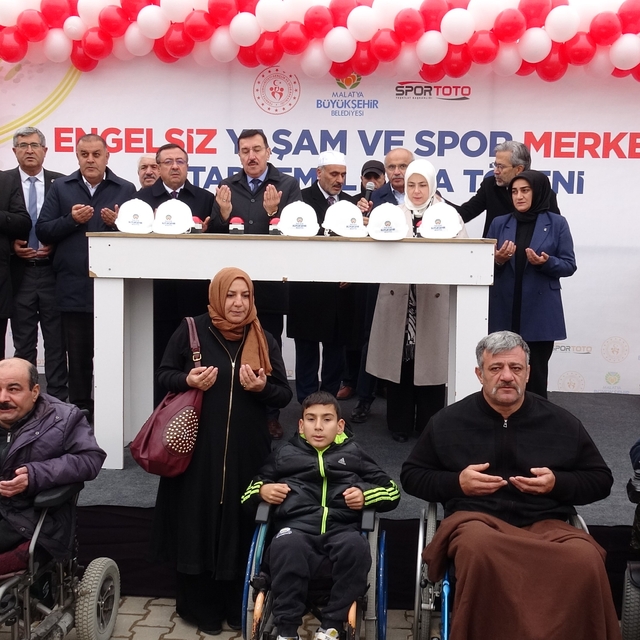 Malatya'da 'Engelsiz Yaşam ve Spor Merkezi' 2. etabının temeli atıldı
Başka...