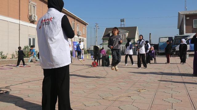 Bolu'dan Hatay'a giden üniversite öğrencileri çocuklarla oyun oynadı