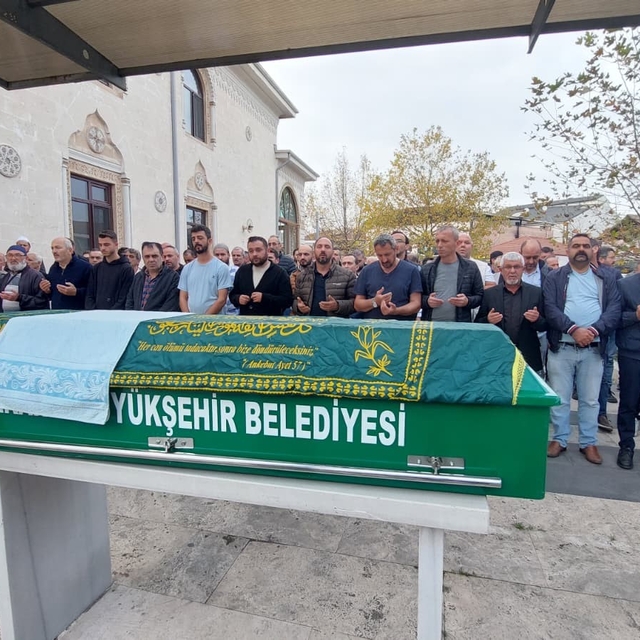 Aynı kazada ölüm ayırdı: Anne dün, oğlu bugün son yolculuğuna uğurlandı
Ann...