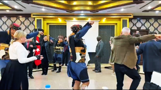 Sağlık Turizmi konferansında Büyükelçiler 'Zeybek' oynadı