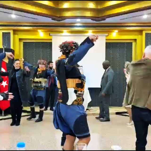 Sağlık Turizmi konferansında Büyükelçiler 'Zeybek' oynadı