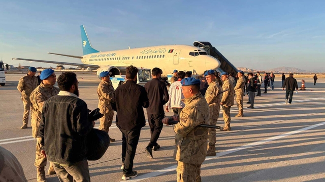 Afganistan uyruklu 300 düzensiz göçmen ülkelerine gönderildi