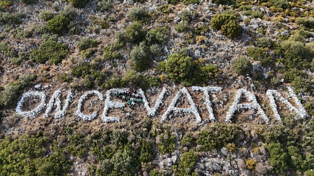 Gençler Datça'nın simgesine sahip çıktılar
Solan 'Önce Vatan' yazısı yenilendi