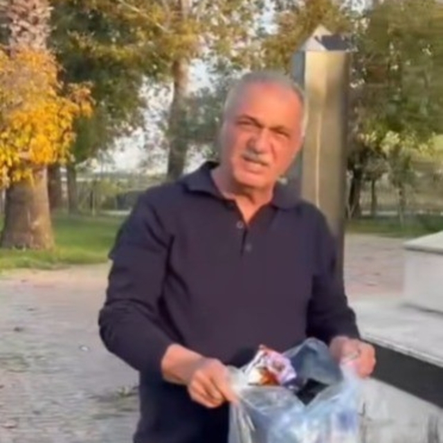 Şehitliğe saygısızlık yapanlara tepki gösterdi, çöpleri tek tek topladı
Baş...