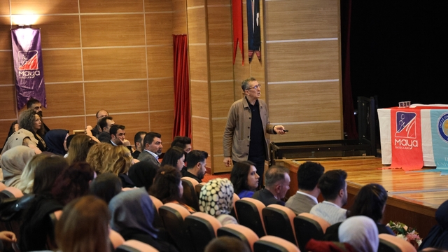 Eski Bakan Selçuk, Diyarbakır'da öğretmen ve velilerle buluştu