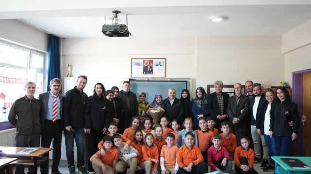 Öğretmenler Günü'nde Düzce Belediyesi'nden anlamlı kutlama