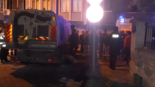 Bursa'da çöp kamyonunun çarptığı kişi öldü