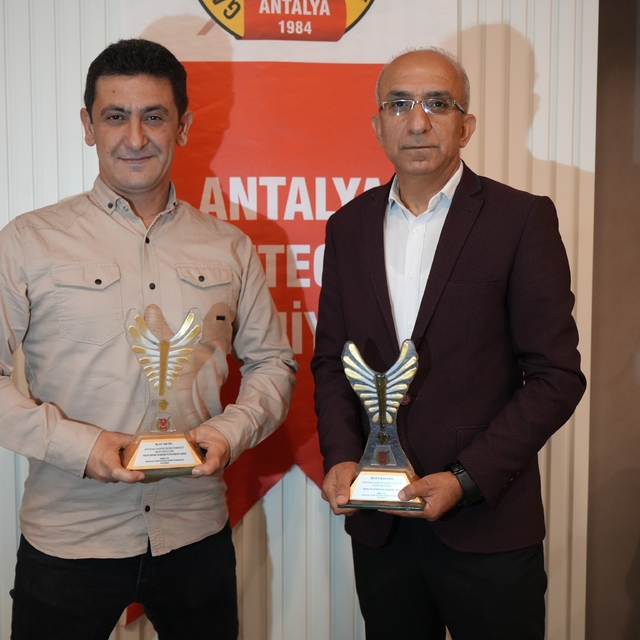 AGC'den İHA'ya 2 ödül
Antalya Gazeteciler Cemiyeti'nin (AGC) 2024 Yılın Gaz...