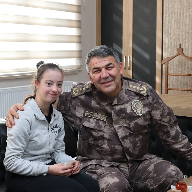 Emniyet müdürü Karaburun, okul önlerindeki uygulamaları denetledi