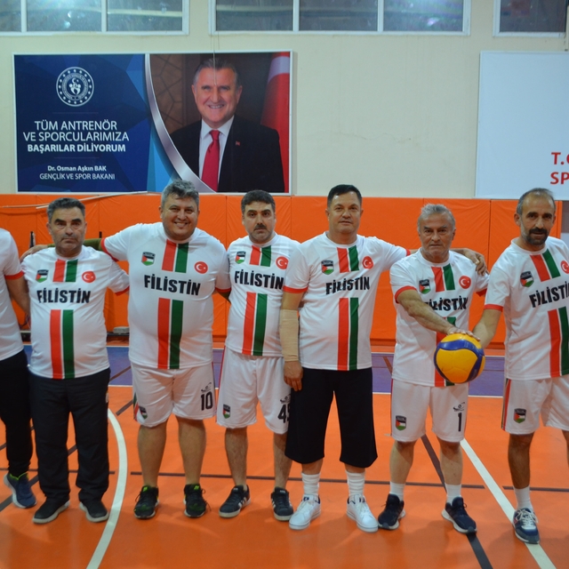 Öğretmenlerin nefes kesen voleybol turnuvası tamamlandı