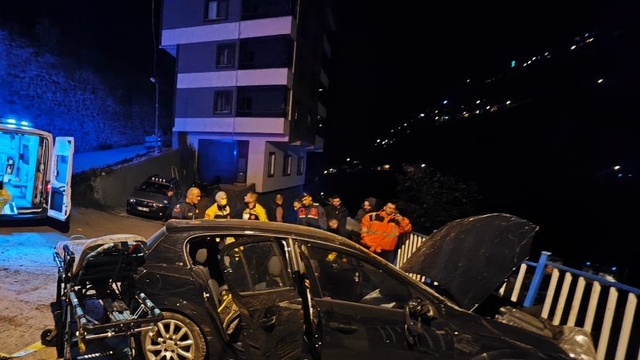 Otomobil, alt yola düştü; sürücü öldü, kardeşi yaralı