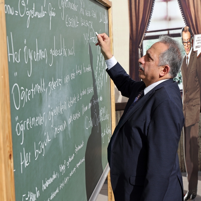 Başkan Yalçın'dan Öğretmenler Günü mesajı