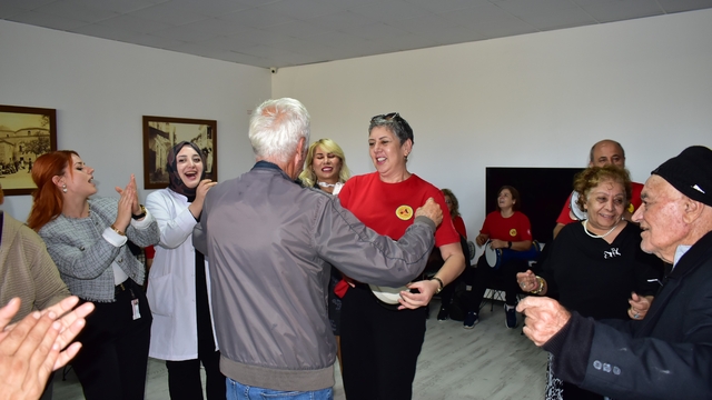 Bursa'da huzurevi sakinlerine moral konseri