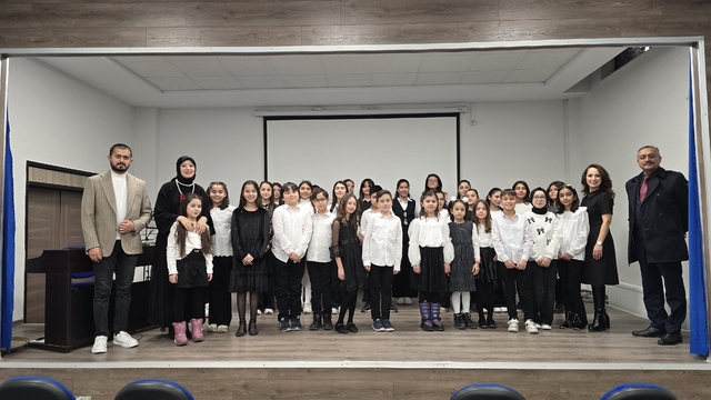 3 Müzik öğretmeni bir araya geldi, çocuklar söyledi, onlar 'İyi ki öğretmenim' dedi