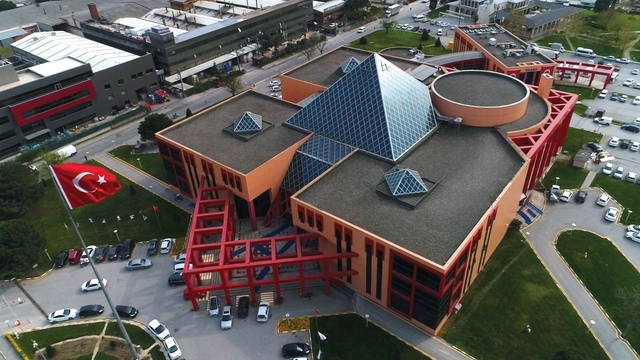 Bursa'nın en büyük 250 firması belli oldu
BTSO Yönetim Kurulu Başkanı İbrahim Burkay:
"Tüm bu zorluklara rağmen Bursa iş dünyası bir kez daha farkını ortaya koydu; şartlar ne olursa olsun üretmeye, ihracat yapmaya, istihdamını korumaya devam etti"