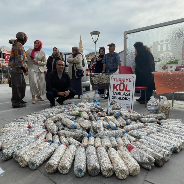 Akademisyen ve gönüllüler 2 ayda 100 bin sigara izmariti topladı
Karaman'da...