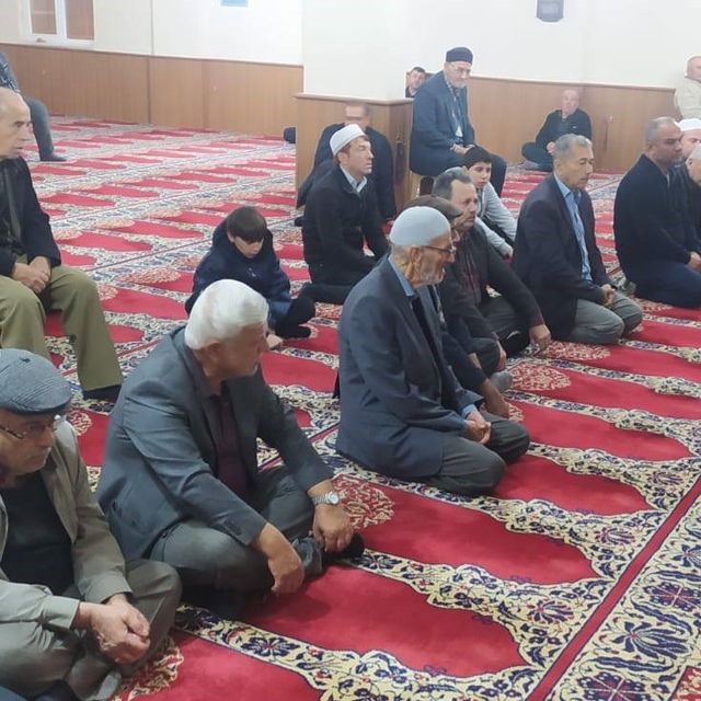 Cemaat Mutaflar Camii'nde vatandaşlar sabah namazında bir araya geldi