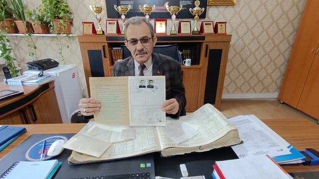 41 yıl önce mezun olduğu lisede 2 yıldır müdür olarak görev yapıyor