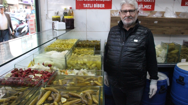 Yarım asırlık turşucudan iddialı çıkış: "Turşu suyu içen grip olursa masrafları benden"
Kış kapıyı çaldı, turşu tezgahlarında hareket başladı