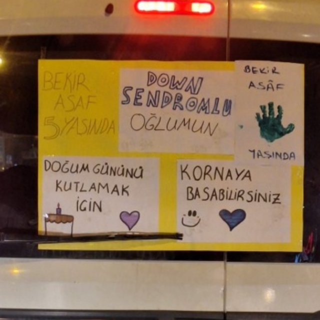 Down sendromlu Bekir Asaf'ın doğum gününü, sürücüler kornalarla kutladı