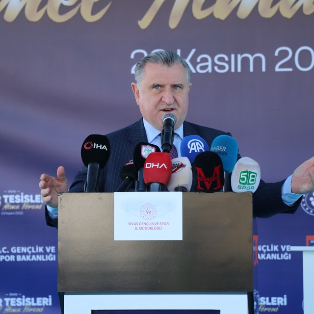 Bakan Bak: "Türkiye, spor devrimi yaşıyor"
"Spor aynı zamanda toplumu kayna...