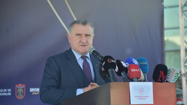 Bakan Bak: Spor yatırımları noktasında çok iyi noktadayız