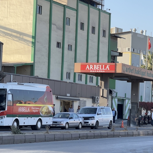 Mersin'deki makarna fabrikasında zirai ilaç zehirlenmesi: 11 işçi hastaneye...