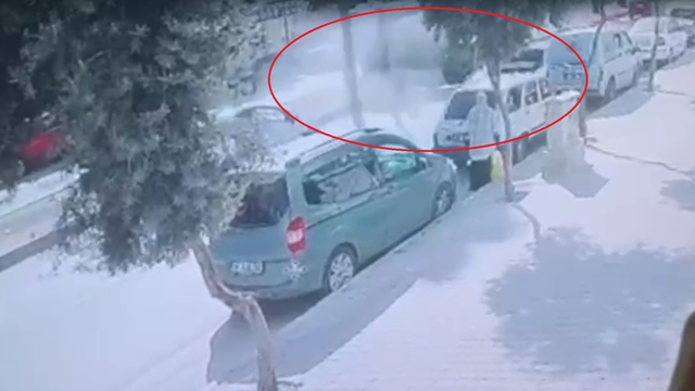 Otomobil, başka araca çarparak taklalar attı; kaza kamerada