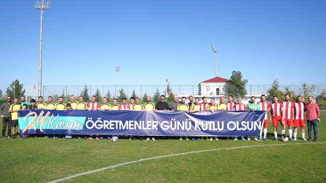 Diyarbakır'da "24 Kasım Öğretmenler Günü" dolayısıyla dostluk maçı yapıldı