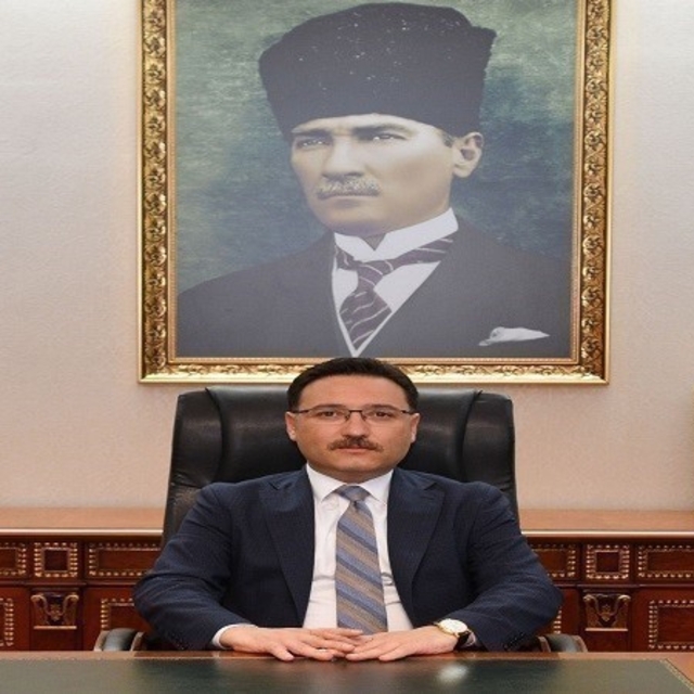 Vali Çiçek: "Öğretmen olmayı seçerken adanmışlığı, fedakârlığı tercih ettin...