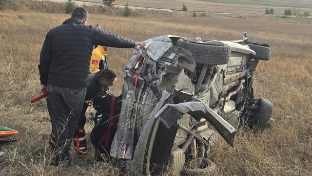 Takla atan otomobil hurdaya döndü: 1 yaralı