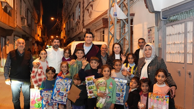 Başkan Yılmaz'dan 6 mahallede ev ziyaretleri
Yılmaz: "Mutlu ve huzurlu bir Şehitkamil'i birlikte inşa ediyoruz"