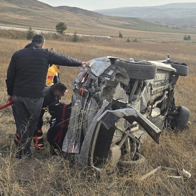 Takla atan otomobil hurdaya döndü: 1 yaralı