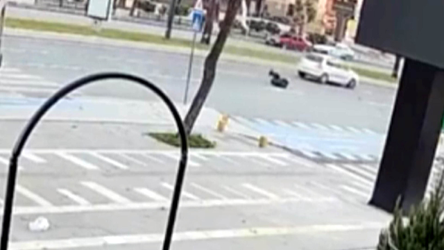 Otomobilin çarptığı yaya ağır yaralandı; kaza kamerada