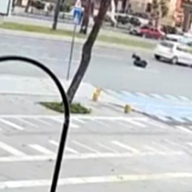 Otomobilin çarptığı yaya ağır yaralandı; kaza kamerada