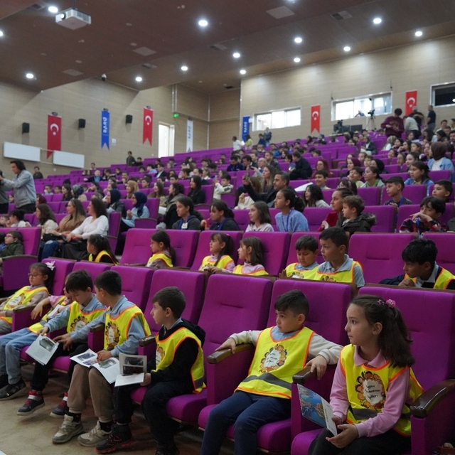 Geleceğin bilim adamları ilk projelerini BARÜ'de sergiledi