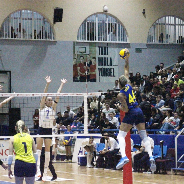 Sultanlar Ligi: Aydın Büyükşehir Belediyespor: 1 - Fenerbahçe Medicana: 3