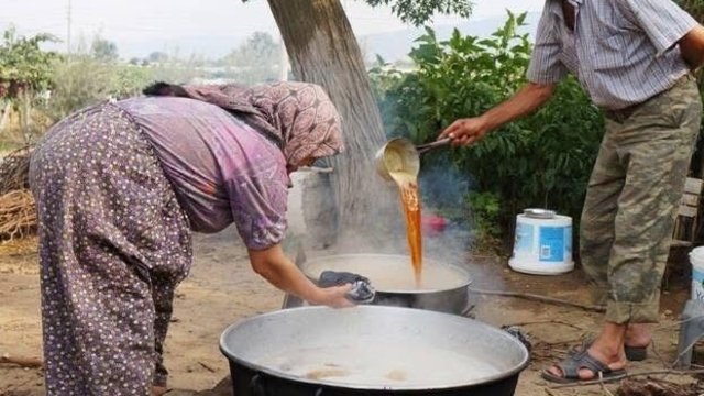 Evlerde geleneksel pekmez telaşı