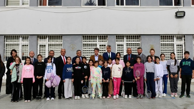 Vali Bakan: "Öğretmenlik, bedeli hiçbir maddi karşılıkla ölçülemeyecek kadar değerlidir"