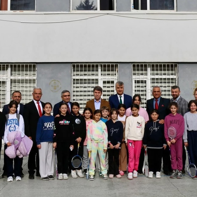 Vali Bakan: "Öğretmenlik, bedeli hiçbir maddi karşılıkla ölçülemeyecek kada...