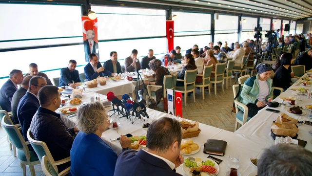 Başkan Günel, Kuşadası'na turizm yatırımı için pay ayrılmadığını açıkladı