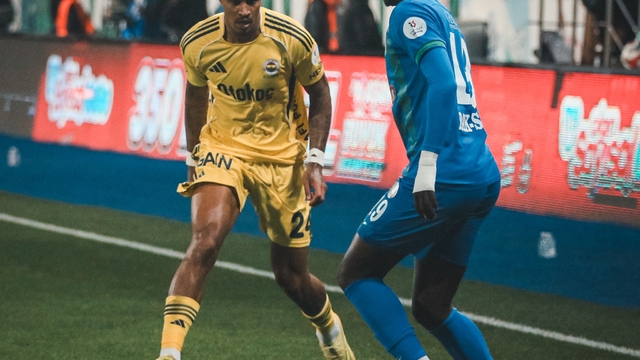 Trendyol Süper Lig: Çaykur Rizespor: 2 - Fenerbahçe: 0 (İlk yarı)